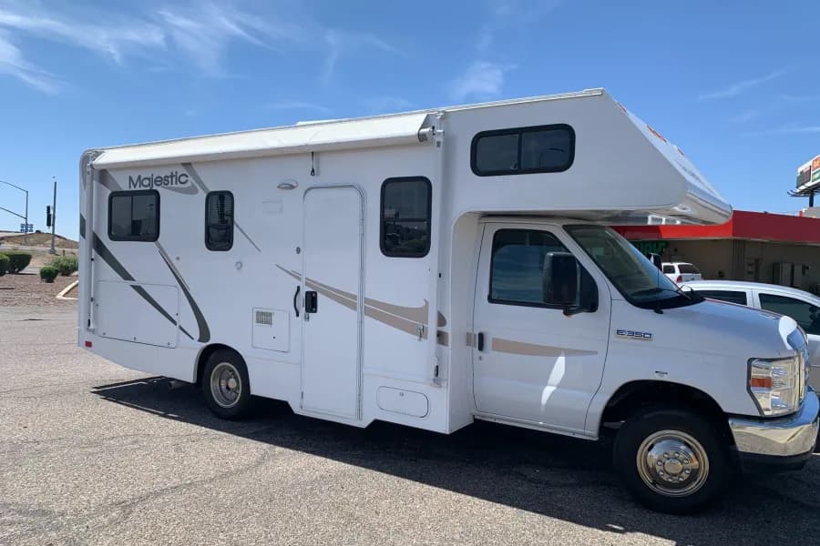 Thor Majestic 23A Ultimate family RV Grizzly1 Class C RV rental in Salt Lake City Utah, exterior