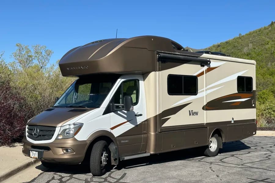 FANTASTIC 2017 WINNEBAGO VIEW with LOW MILES Class C RV rental in Salt Lake City Utah, exterior