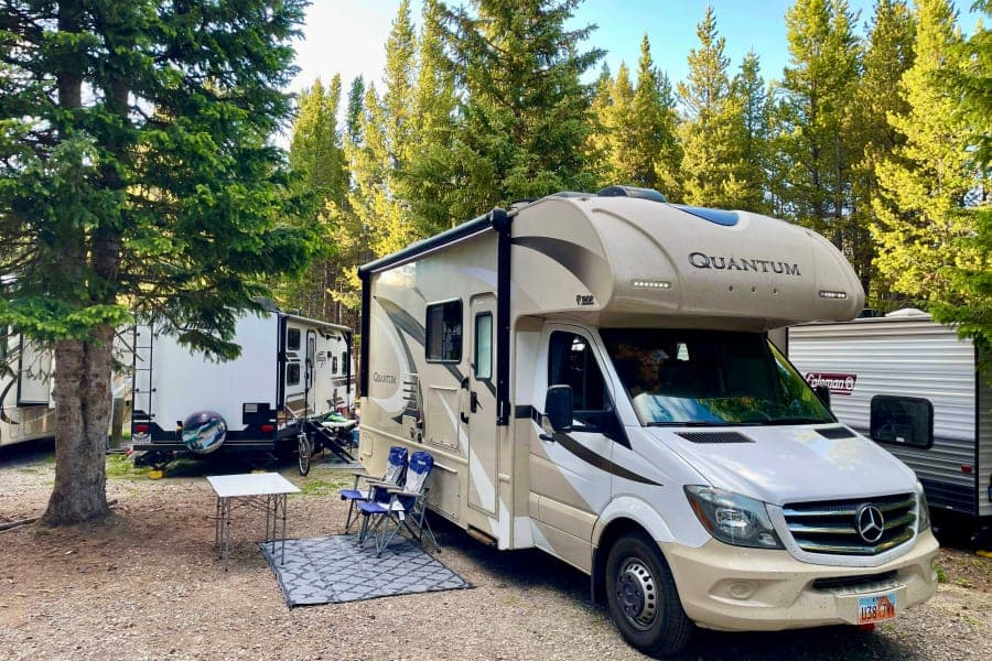 2017 Mercedes Thor Quantum 24’ with full wall slide Class C RV rental in Salt Lake City Utah, exterior