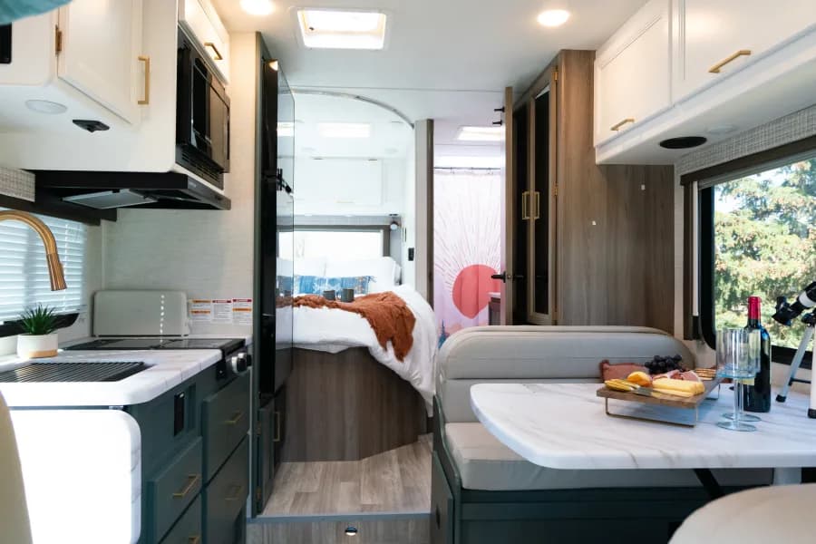 2025 Fully stocked cozy Class C - take the family to all the parks! Class C RV rental in Salt Lake City Utah, exterior